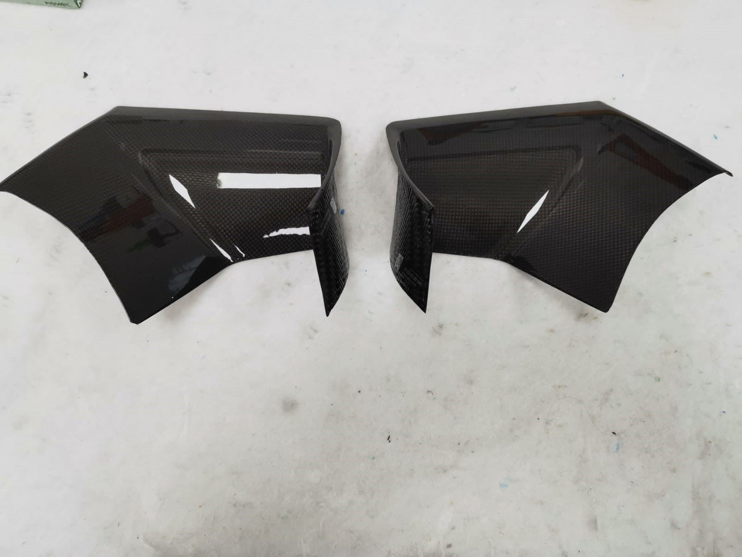 Capristo Ferrari 488 Pista (Coupe) - Carbon Fiber Rear Spoiler Duct Cover