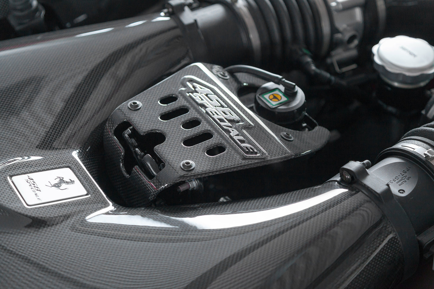 Capristo Ferrari 458 Speciale - Carbon Fiber Lock Cover