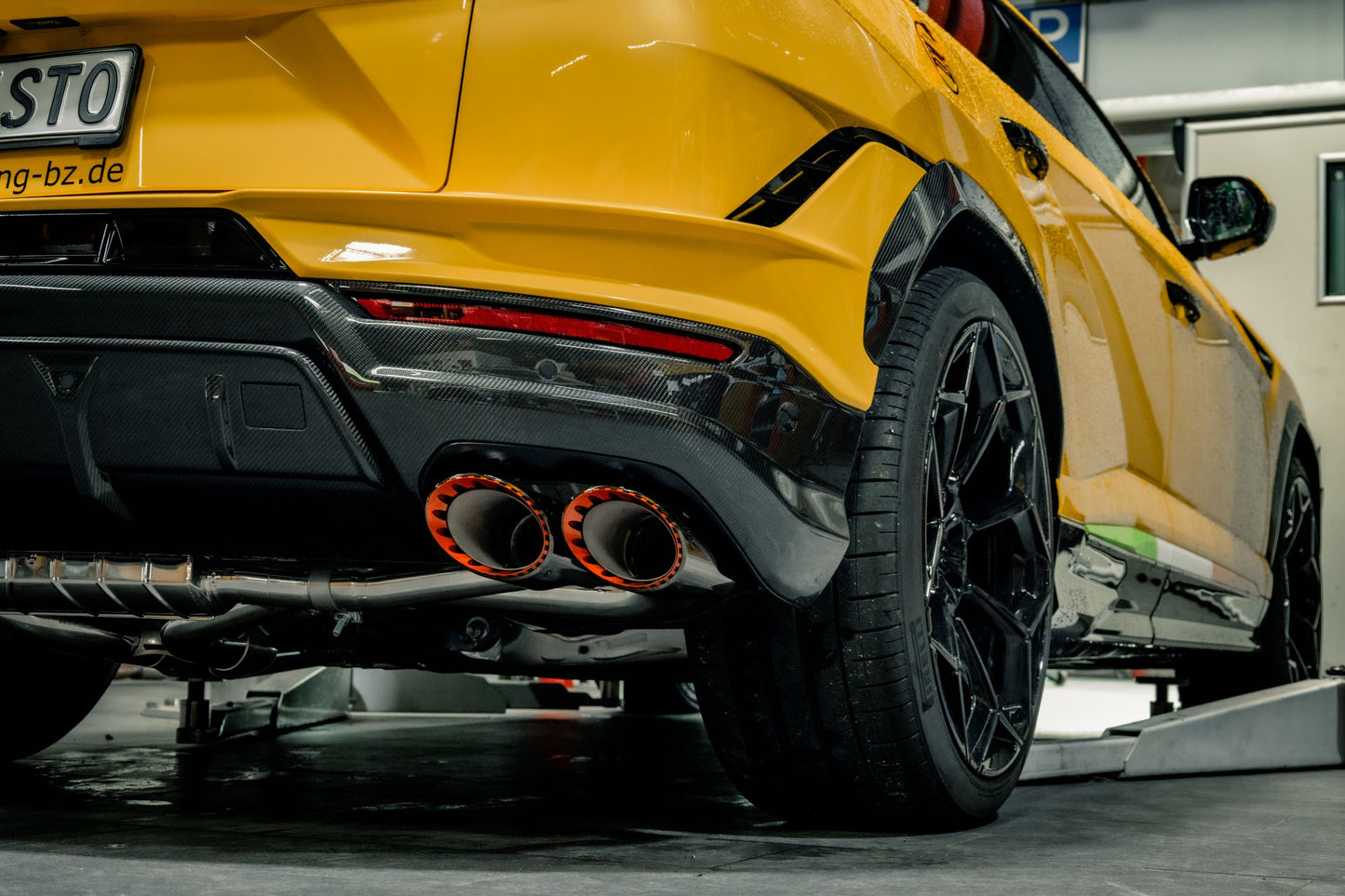Capristo Lamborghini Urus Performante - Valved Exhaust, MidSilencer Spare + Wicrom "Performante" Tips (OE Actuators)