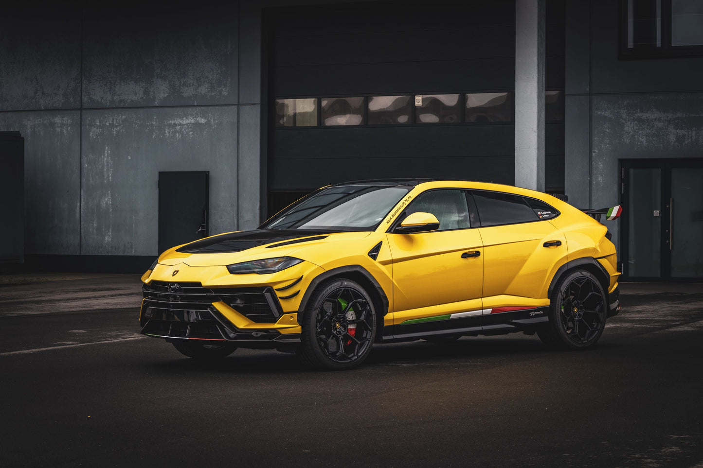 Capristo Lamborghini Urus Performante - Valved Exhaust, MidSilencer Spare + Wicrom "Performante" Tips (OE Actuators)