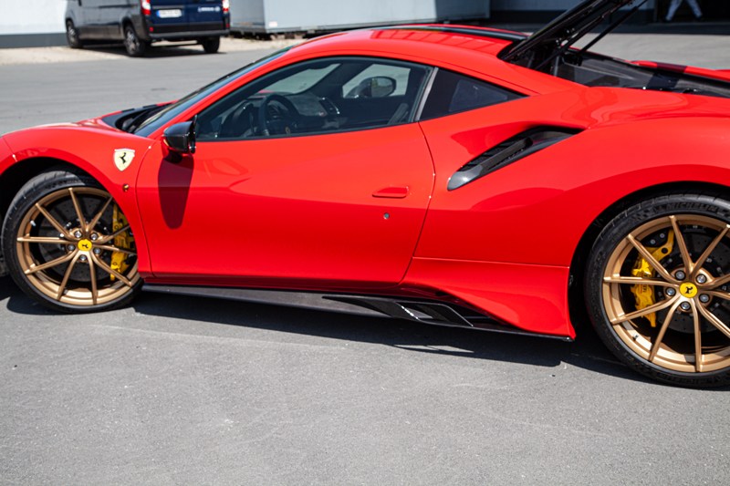 Capristo Ferrari 488/F8 - Carbon Fiber Side Skirts (With Wings)